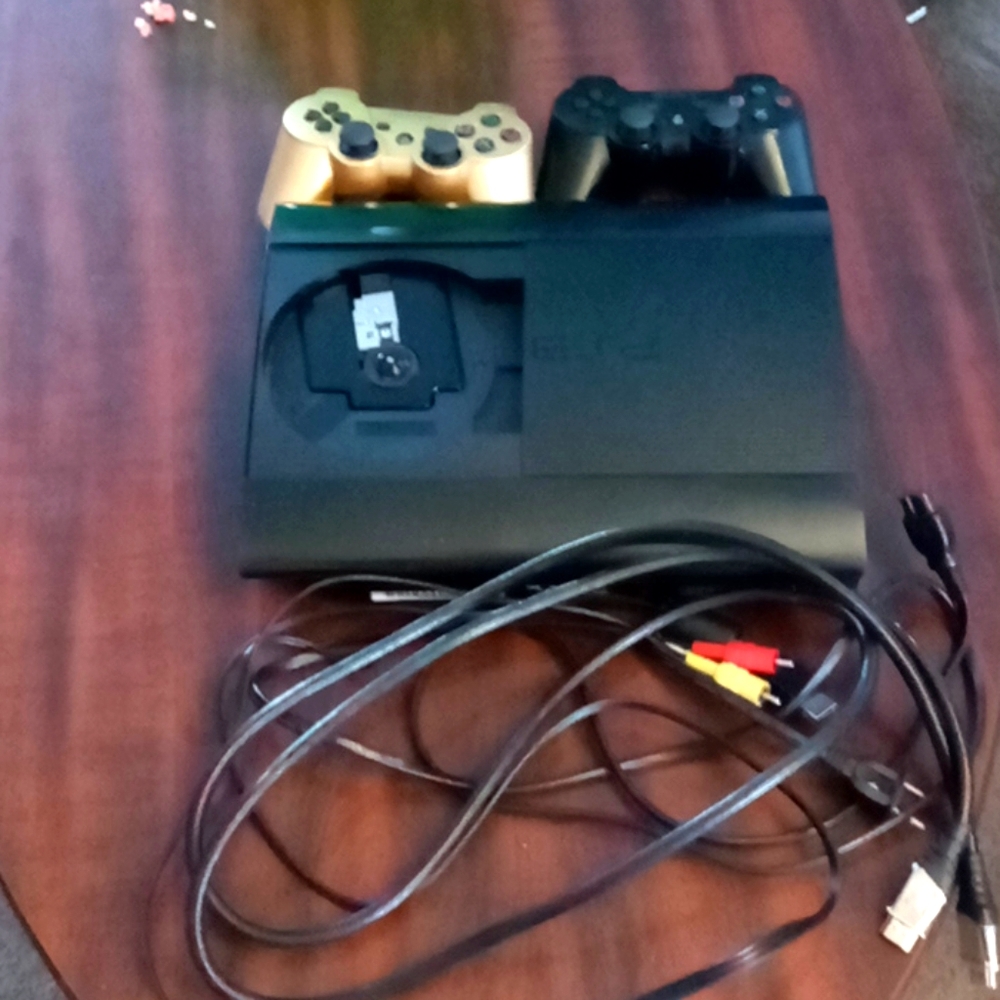 Ps3,2 remotes,power cord,HDMI